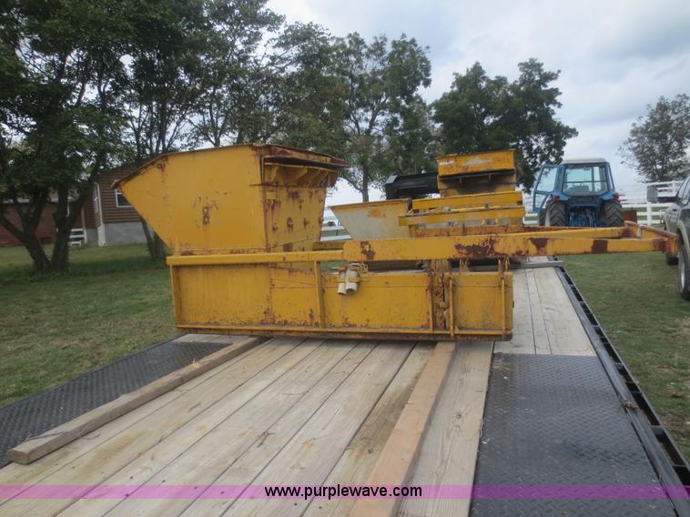 image for item I2209 24"W curb and gutter mold