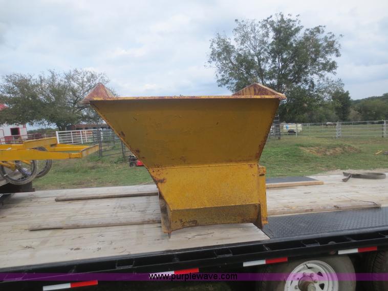 image for item I2209 24"W curb and gutter mold