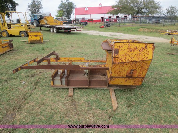 image for item I2209 24"W curb and gutter mold