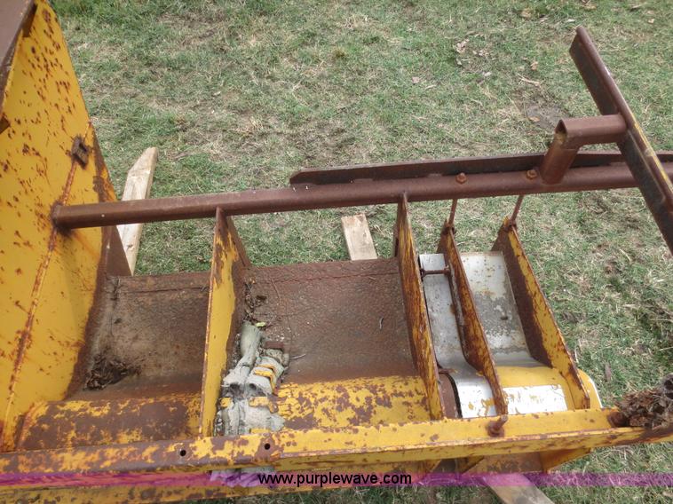 image for item I2209 24"W curb and gutter mold