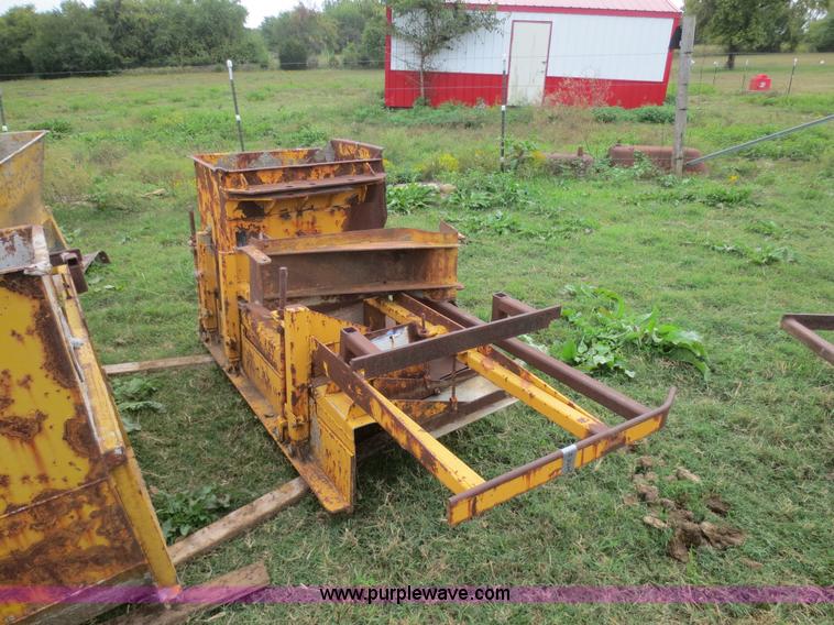 image for item I2209 24"W curb and gutter mold