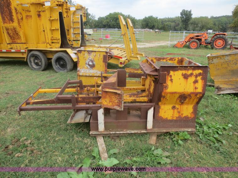 image for item I2209 24"W curb and gutter mold