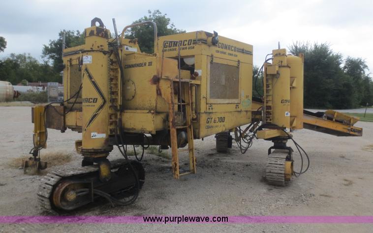 image for item I2211 1993 Gomaco GT6300 curb and gutter machine