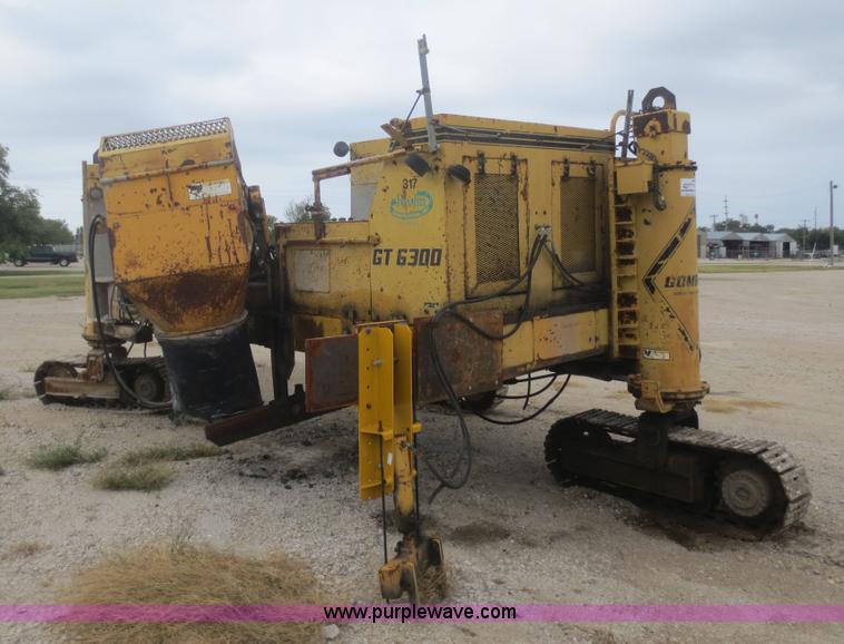 image for item I2211 1993 Gomaco GT6300 curb and gutter machine