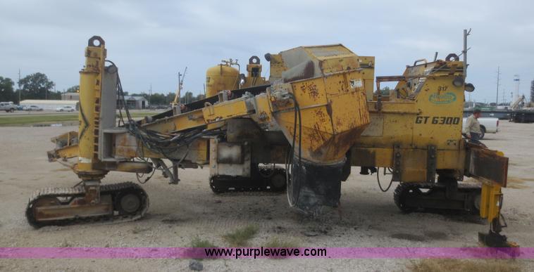 image for item I2211 1993 Gomaco GT6300 curb and gutter machine