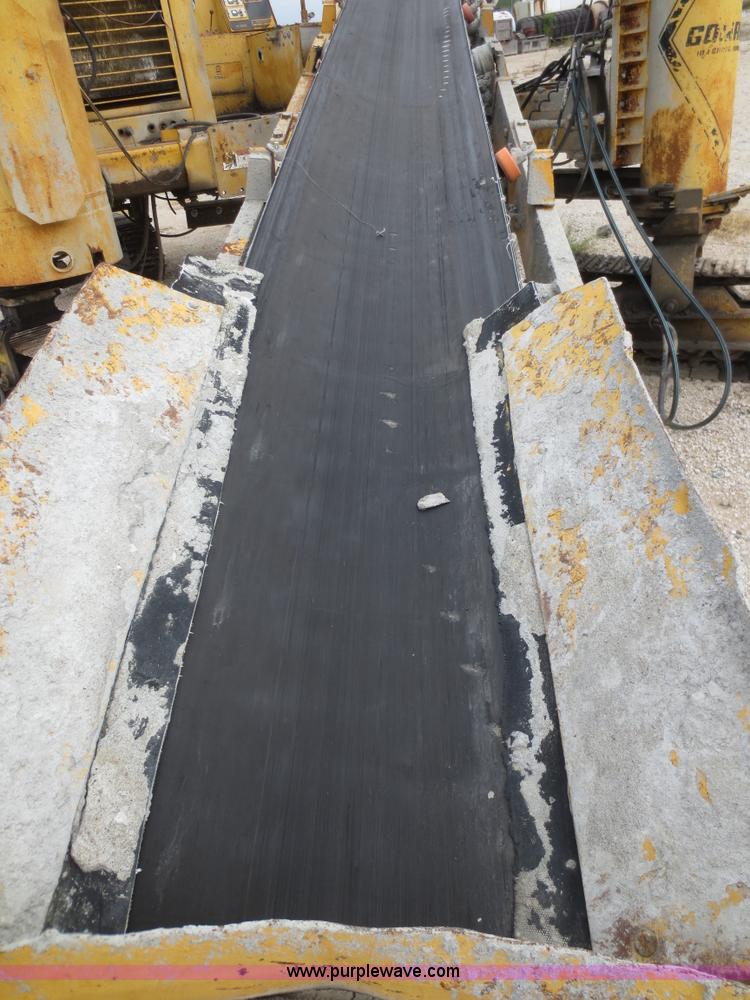 image for item I2211 1993 Gomaco GT6300 curb and gutter machine