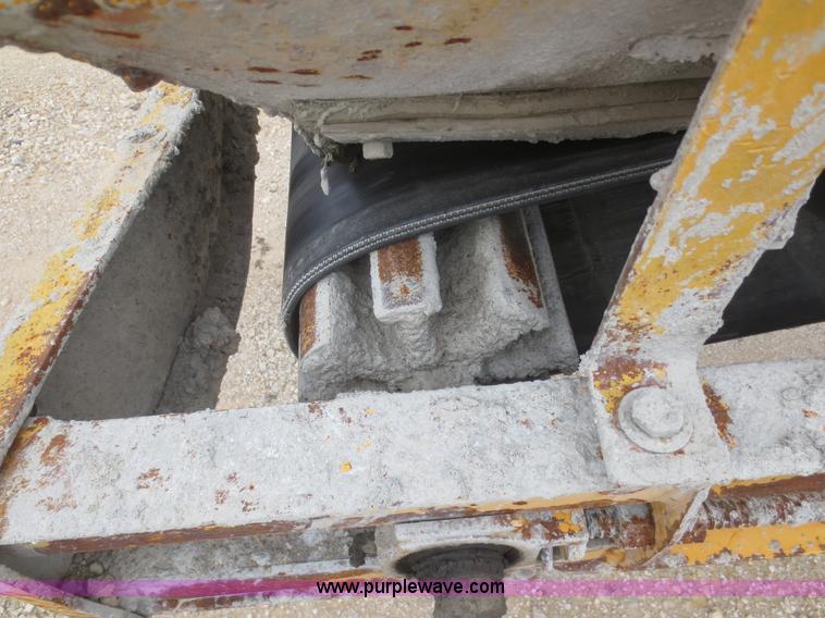 image for item I2211 1993 Gomaco GT6300 curb and gutter machine