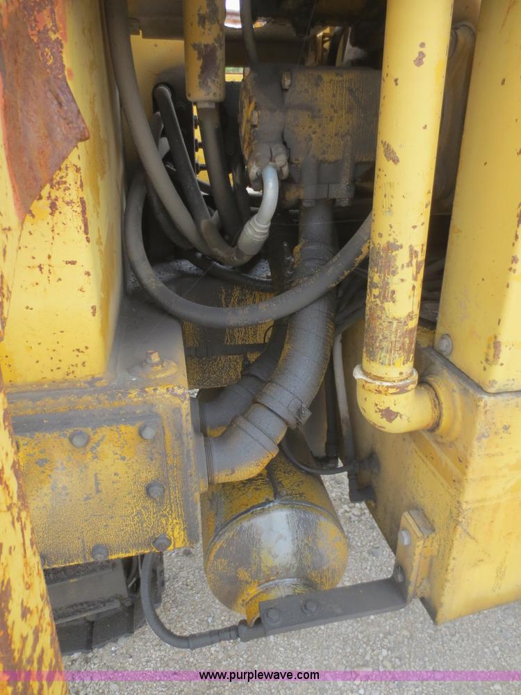 image for item I2211 1993 Gomaco GT6300 curb and gutter machine