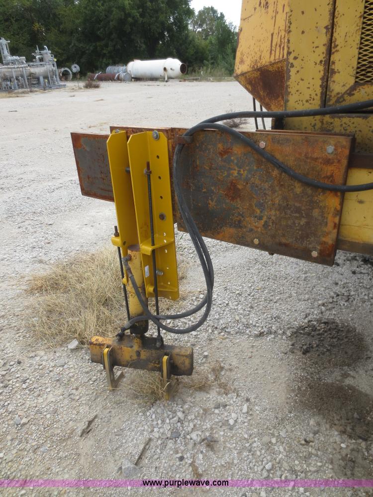 image for item I2211 1993 Gomaco GT6300 curb and gutter machine