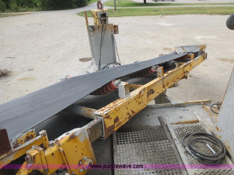image for item I2211 1993 Gomaco GT6300 curb and gutter machine