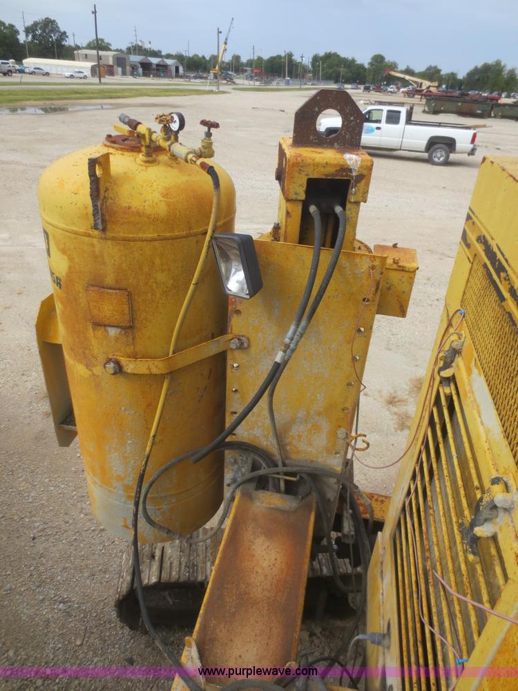 image for item I2211 1993 Gomaco GT6300 curb and gutter machine