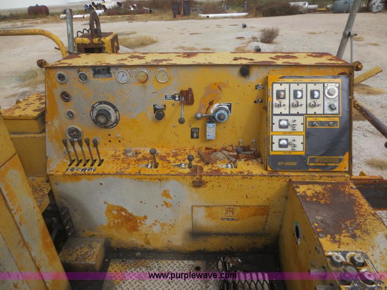 image for item I2211 1993 Gomaco GT6300 curb and gutter machine