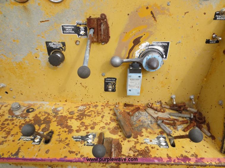 image for item I2211 1993 Gomaco GT6300 curb and gutter machine