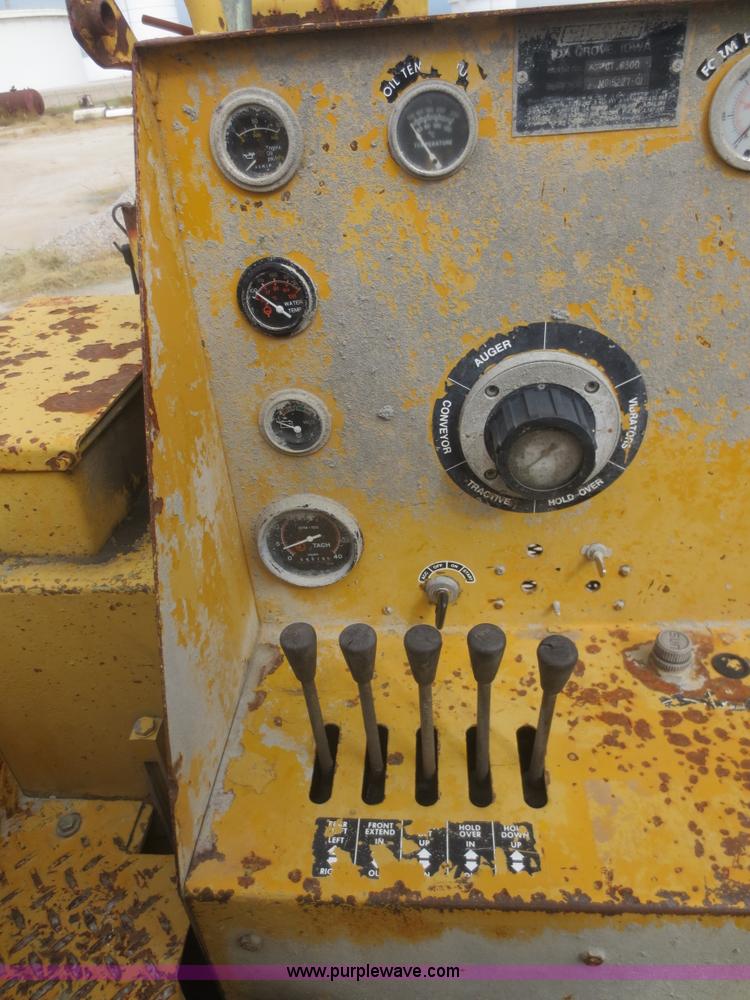 image for item I2211 1993 Gomaco GT6300 curb and gutter machine