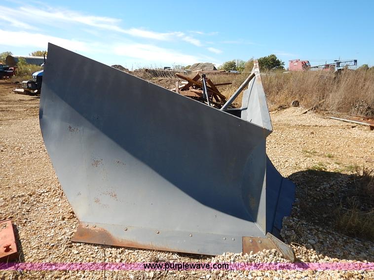 image for item I5378 Henke V snow plow