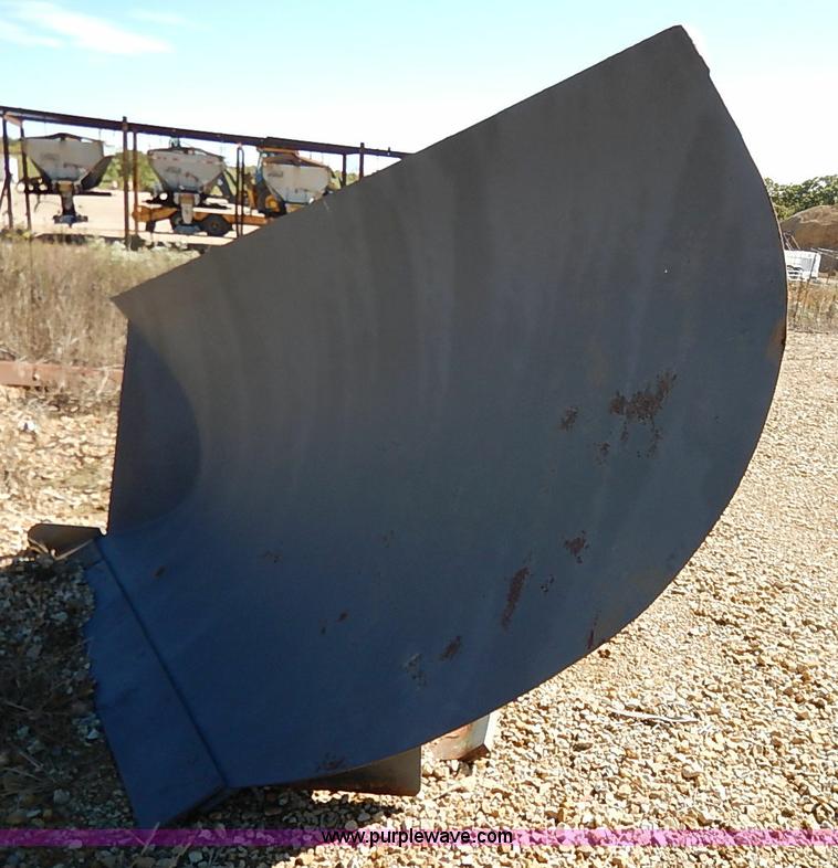 image for item I5378 Henke V snow plow