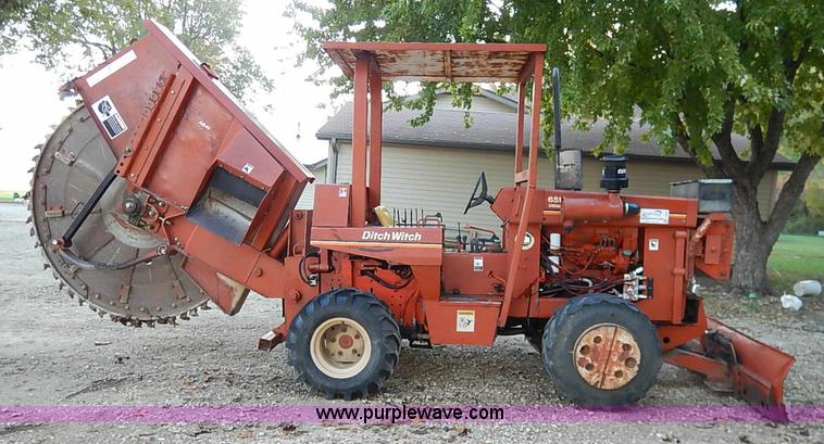 image for item I5395 Ditch Witch 6510 rock saw trencher