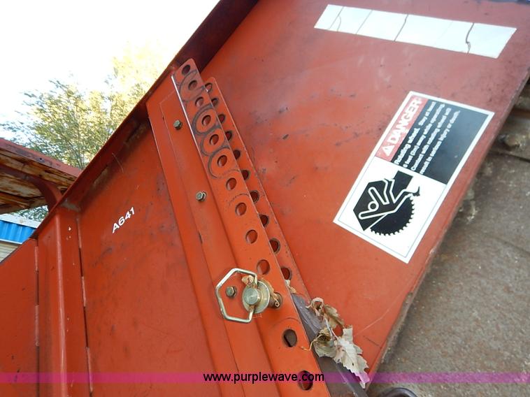 image for item I5395 Ditch Witch 6510 rock saw trencher