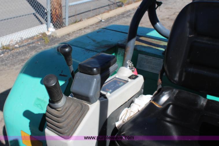 image for item I5878 2004 IHI 35N mini excavator