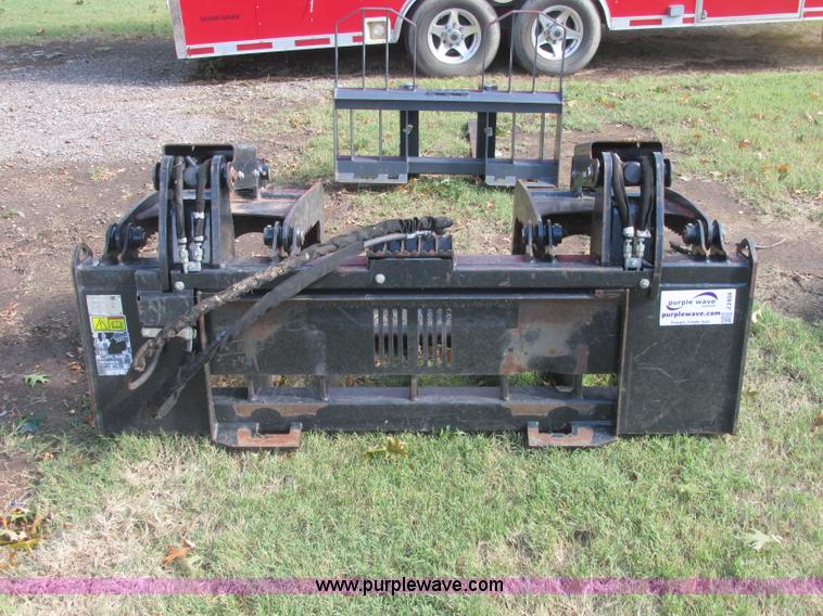 image for item J2404 Caterpillar 2869300 skid steer grapple bucket