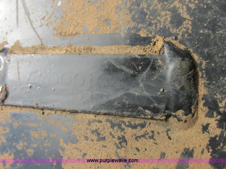 image for item J2404 Caterpillar 2869300 skid steer grapple bucket