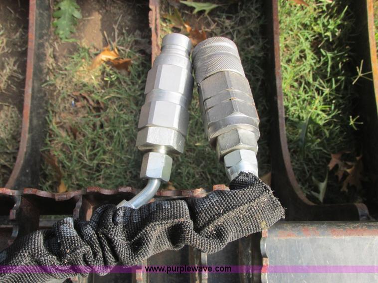 image for item J2404 Caterpillar 2869300 skid steer grapple bucket