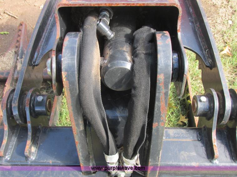 image for item J2404 Caterpillar 2869300 skid steer grapple bucket