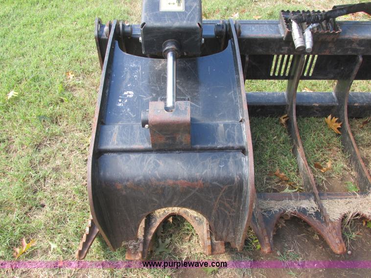 image for item J2404 Caterpillar 2869300 skid steer grapple bucket
