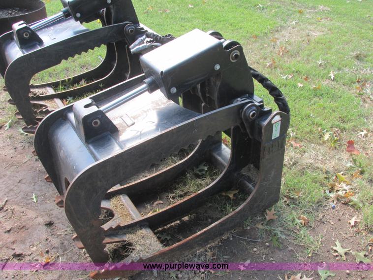 image for item J2404 Caterpillar 2869300 skid steer grapple bucket