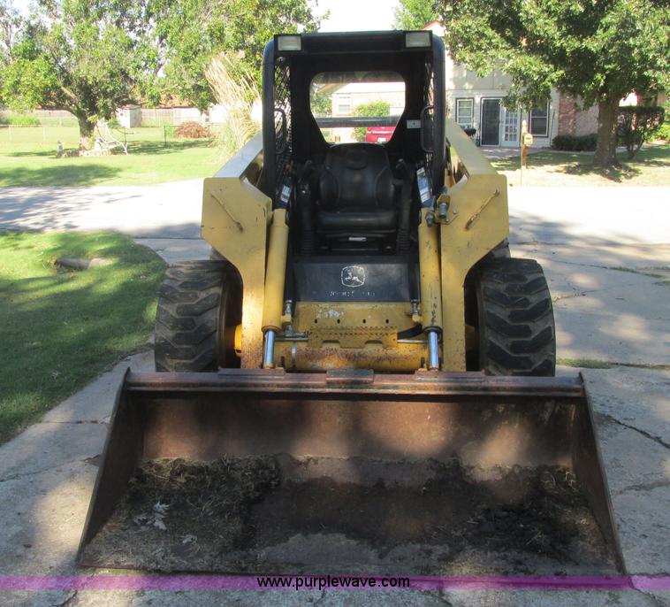 image for item J2405 2005 John Deere 332 skid steer