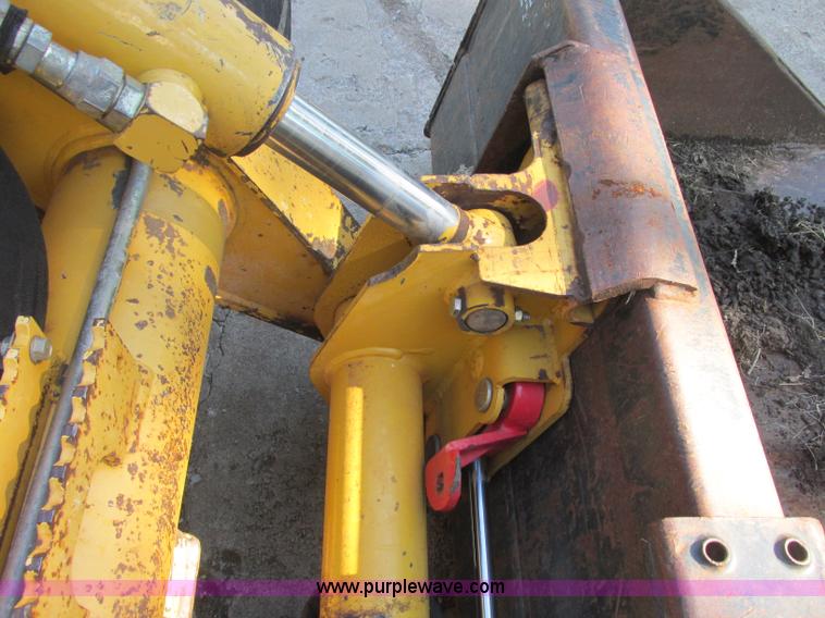 image for item J2405 2005 John Deere 332 skid steer