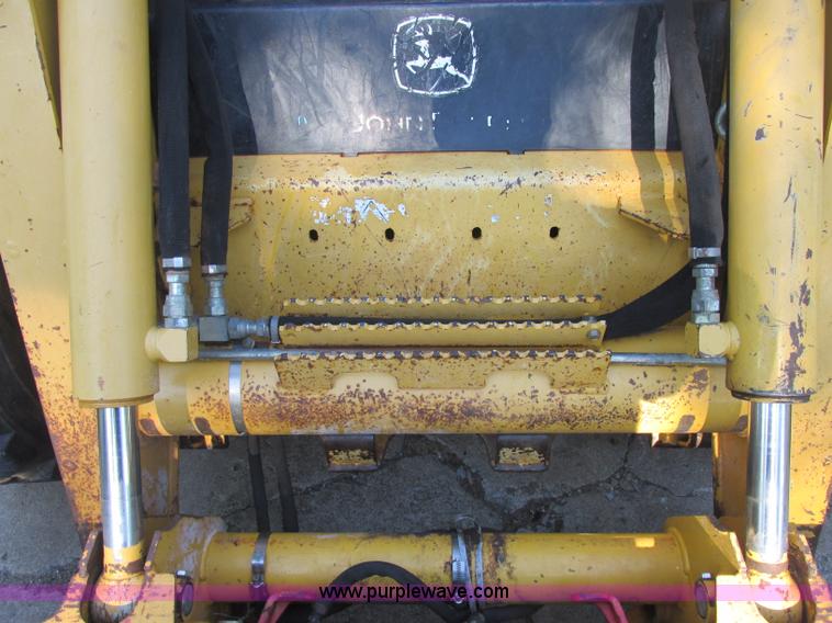 image for item J2405 2005 John Deere 332 skid steer
