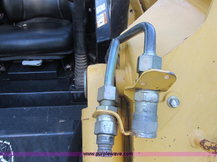 image for item J2405 2005 John Deere 332 skid steer