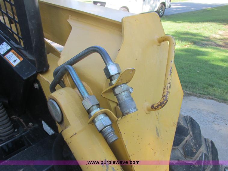 image for item J2405 2005 John Deere 332 skid steer