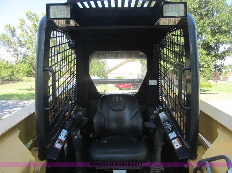 image for item J2405 2005 John Deere 332 skid steer