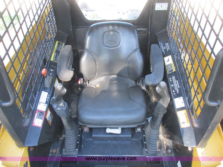 image for item J2405 2005 John Deere 332 skid steer