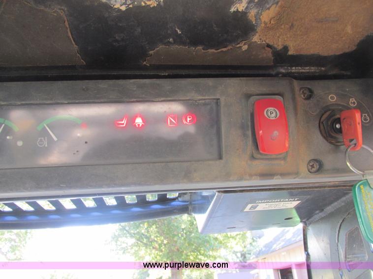 image for item J2405 2005 John Deere 332 skid steer