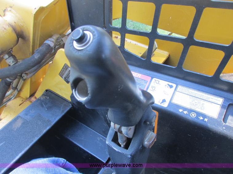 image for item J2405 2005 John Deere 332 skid steer