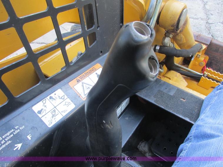 image for item J2405 2005 John Deere 332 skid steer