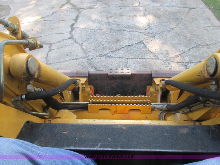 image for item J2405 2005 John Deere 332 skid steer