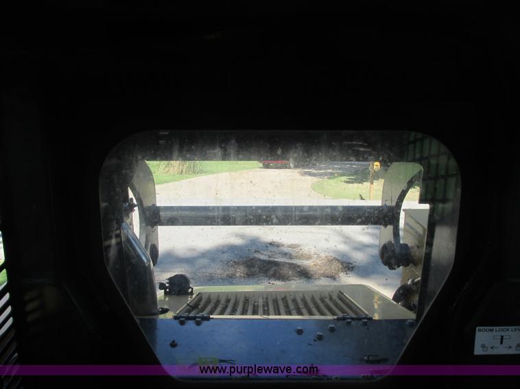 image for item J2405 2005 John Deere 332 skid steer