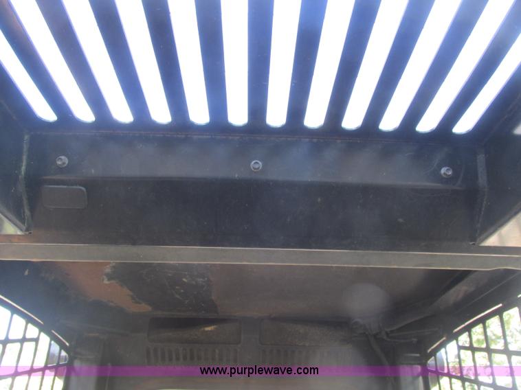 image for item J2405 2005 John Deere 332 skid steer