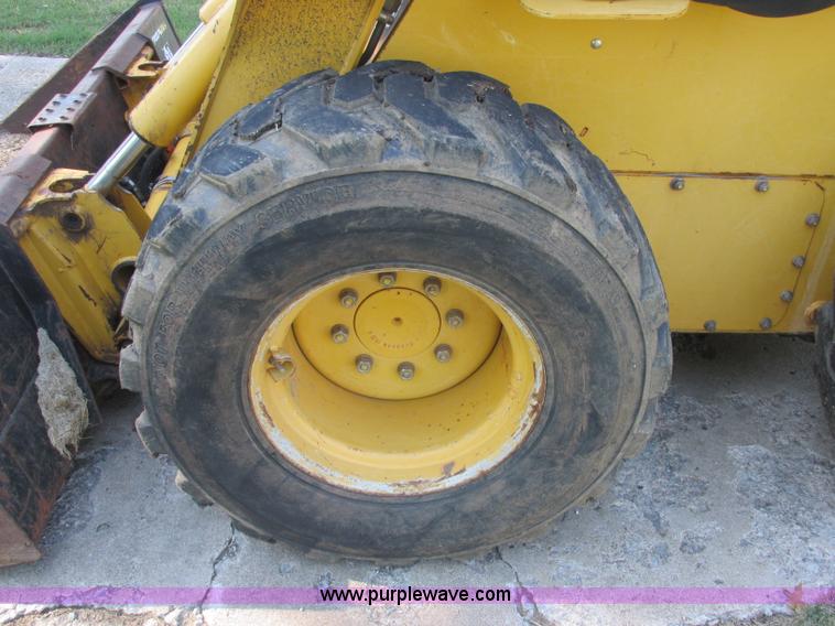 image for item J2405 2005 John Deere 332 skid steer