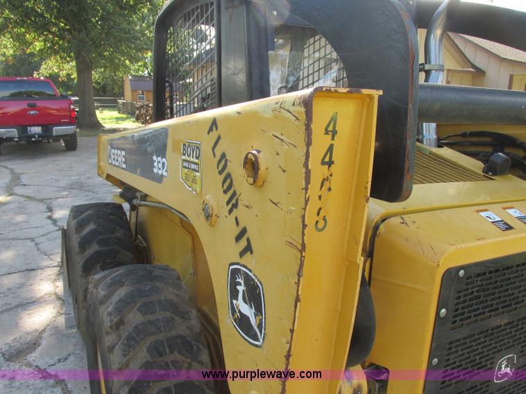 image for item J2405 2005 John Deere 332 skid steer