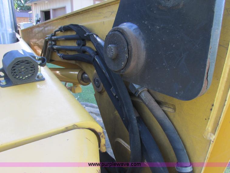 image for item J2405 2005 John Deere 332 skid steer