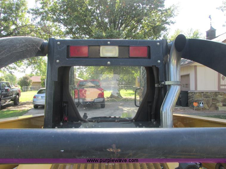 image for item J2405 2005 John Deere 332 skid steer