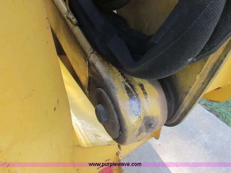 image for item J2405 2005 John Deere 332 skid steer