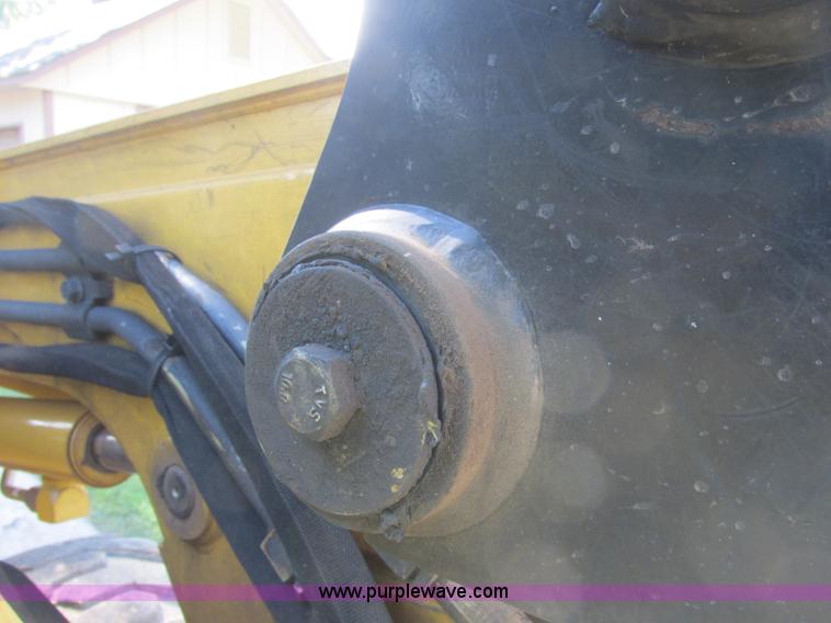 image for item J2405 2005 John Deere 332 skid steer