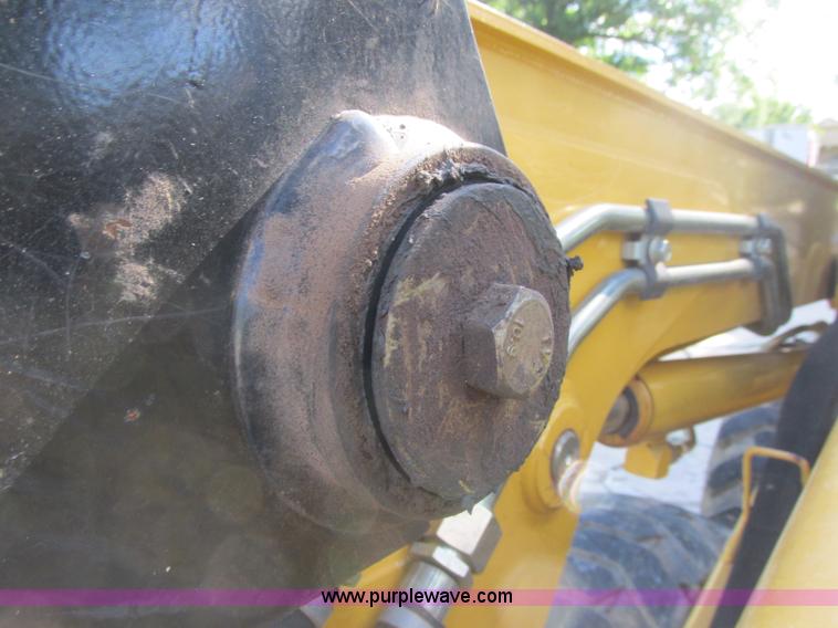 image for item J2405 2005 John Deere 332 skid steer