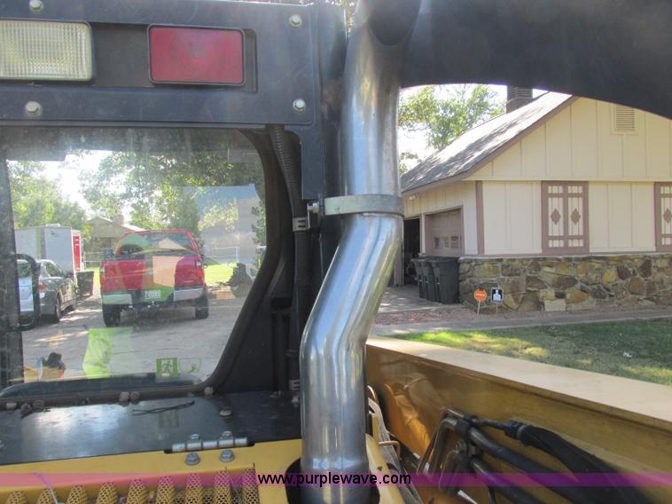 image for item J2405 2005 John Deere 332 skid steer